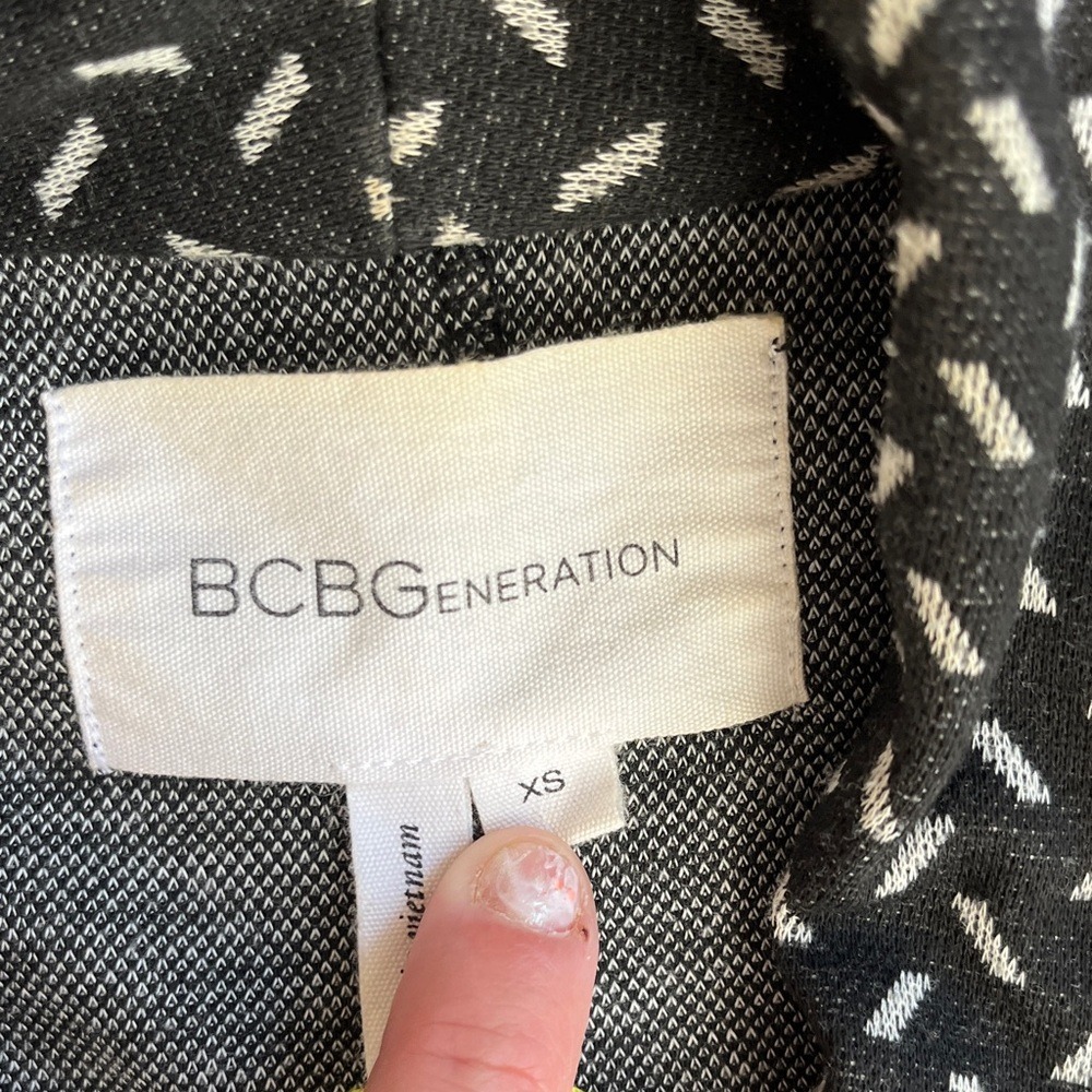 BCBGeneration Monochrome Patterned Cardigan - Picture 2 of 8
